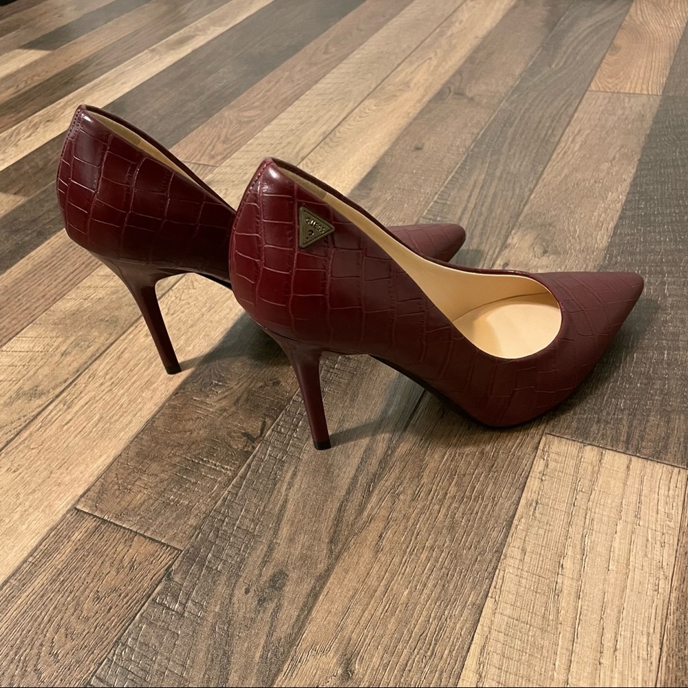 🚫SOLD🚫GUESS Heels - Picture 13 of 16